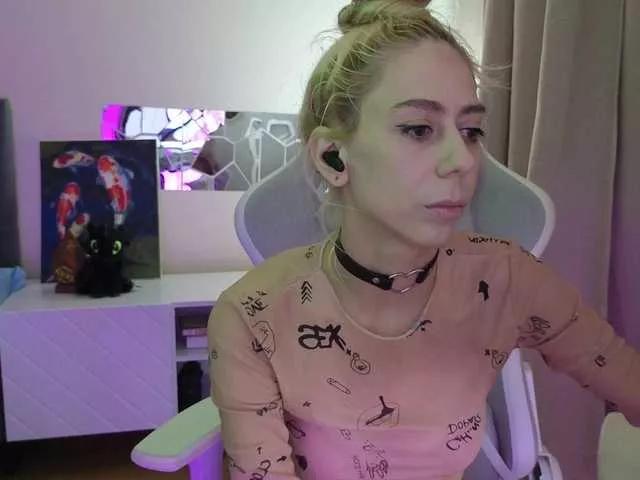 Girls free live sex cams: Check out the satisfaction of typing and cam2cam with our sensual livestreamers, who will teach you all about temptation and desires with their smoking hot physiques.