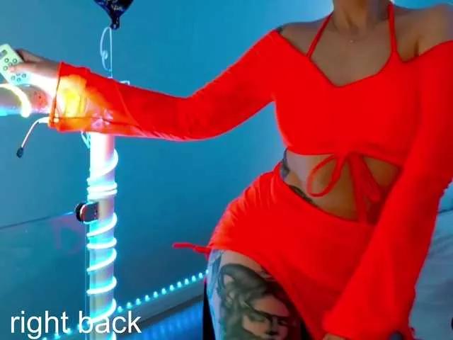 Girls free live sex cams: Check out the satisfaction of typing and cam2cam with our sensual livestreamers, who will teach you all about temptation and desires with their smoking hot physiques.