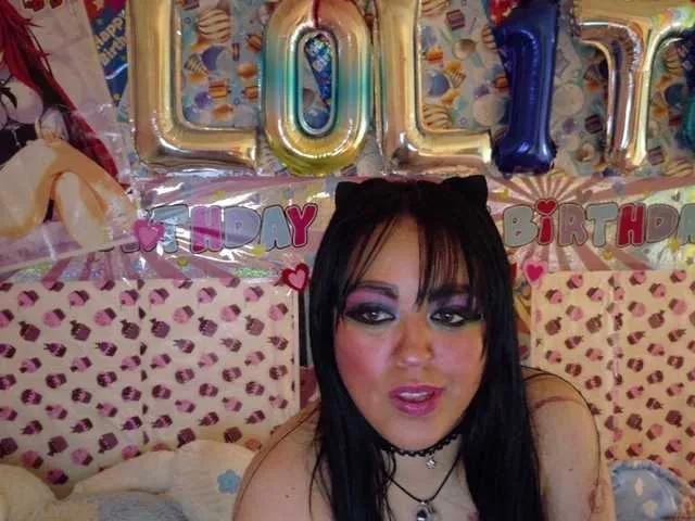 AlizeHentaiMeow from BongaCams is Freechat