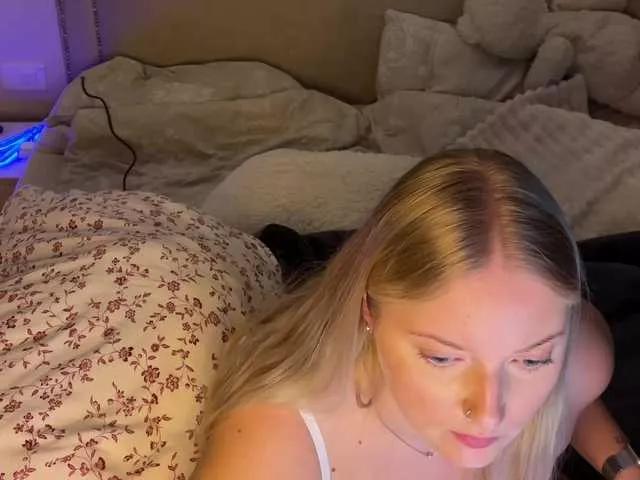 ameliamiable from BongaCams is Freechat