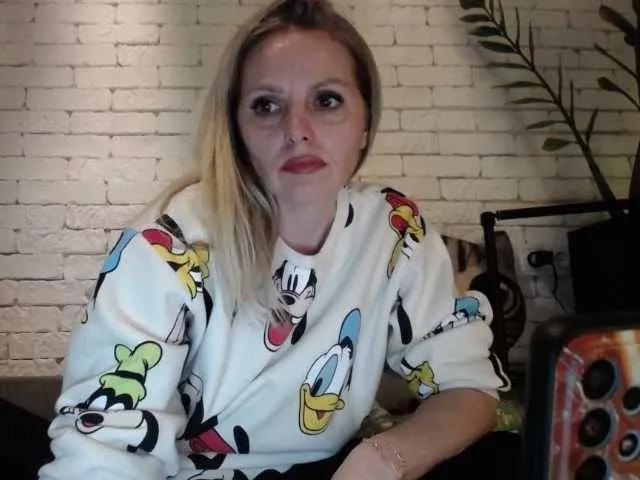 AngelAlone from BongaCams is Freechat