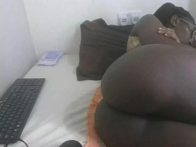 Applebottomqueen from BongaCams is Freechat