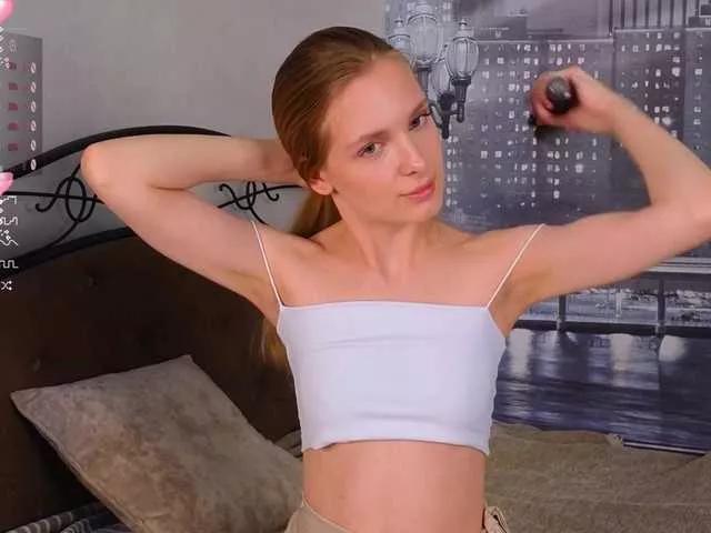 CrimsonAura from BongaCams is Freechat