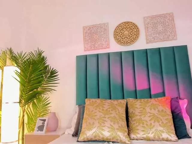 EmaaTaylor from BongaCams is Freechat