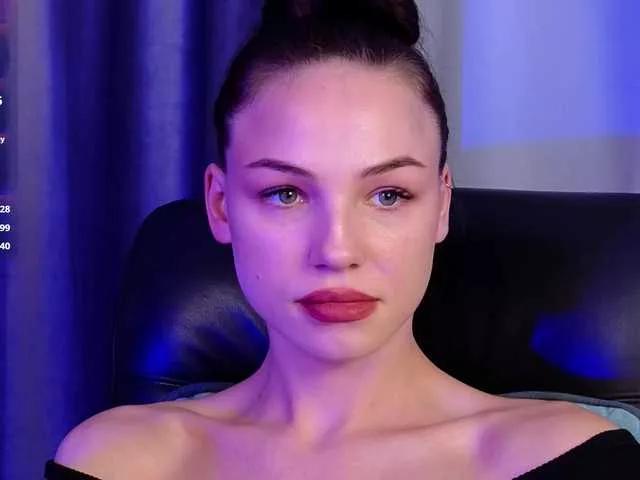EmilyLuxxxury from BongaCams is Freechat