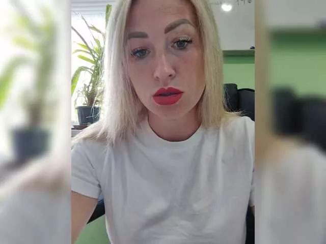 Girls free live sex cams: Check out the satisfaction of typing and cam2cam with our sensual livestreamers, who will teach you all about temptation and desires with their smoking hot physiques.