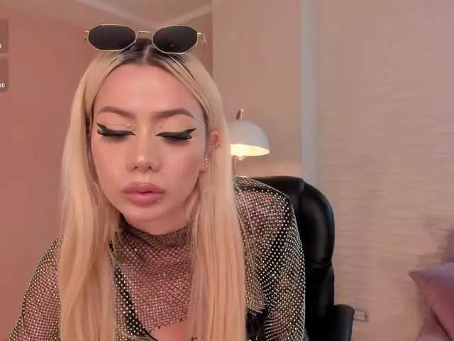 Girls free live sex cams: Check out the satisfaction of typing and cam2cam with our sensual livestreamers, who will teach you all about temptation and desires with their smoking hot physiques.