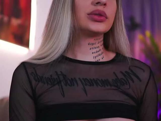 Check out our freechat fingering entertainers from our Custom and Multi clubs and checkout exclusive access to highly customizable content, such as curves, hair, tits, slit type and many more.