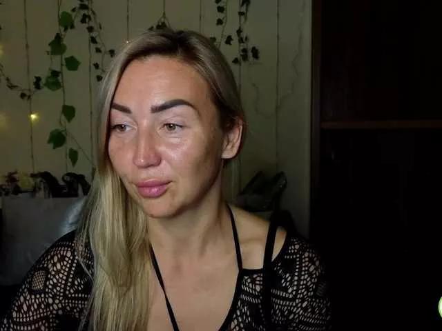 Jullyblondkiss from BongaCams is Freechat