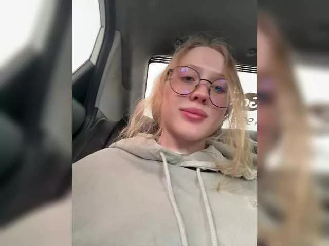 Girls free live sex cams: Check out the satisfaction of typing and cam2cam with our sensual livestreamers, who will teach you all about temptation and desires with their smoking hot physiques.