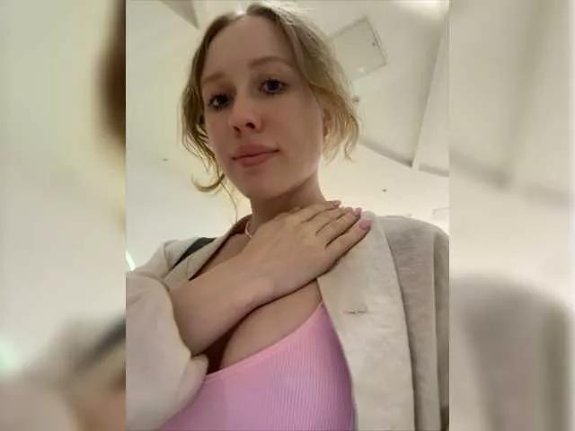 Girls free live sex cams: Check out the satisfaction of typing and cam2cam with our sensual livestreamers, who will teach you all about temptation and desires with their smoking hot physiques.