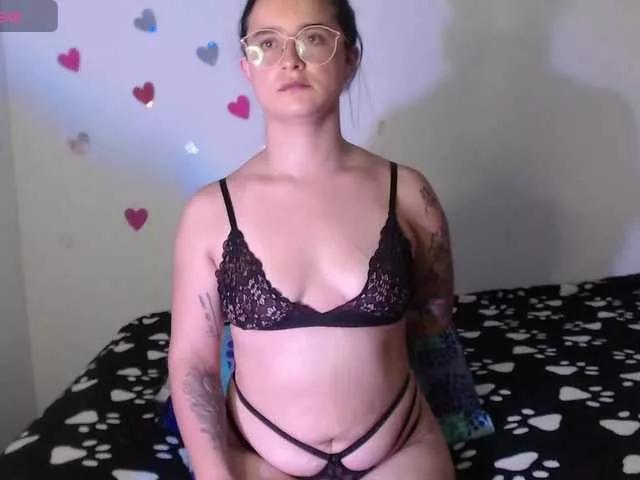 littleemma-777 from BongaCams is Freechat