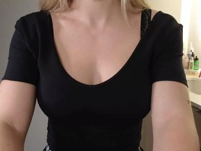 LunaBlondSexy from BongaCams is Freechat
