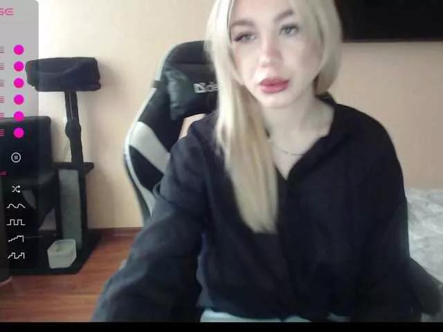 Girls free live sex cams: Check out the satisfaction of typing and cam2cam with our sensual livestreamers, who will teach you all about temptation and desires with their smoking hot physiques.
