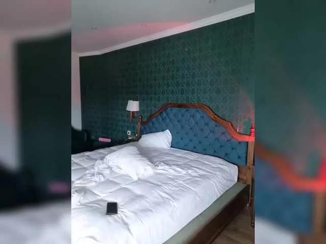 Girls free live sex cams: Check out the satisfaction of typing and cam2cam with our sensual livestreamers, who will teach you all about temptation and desires with their smoking hot physiques.
