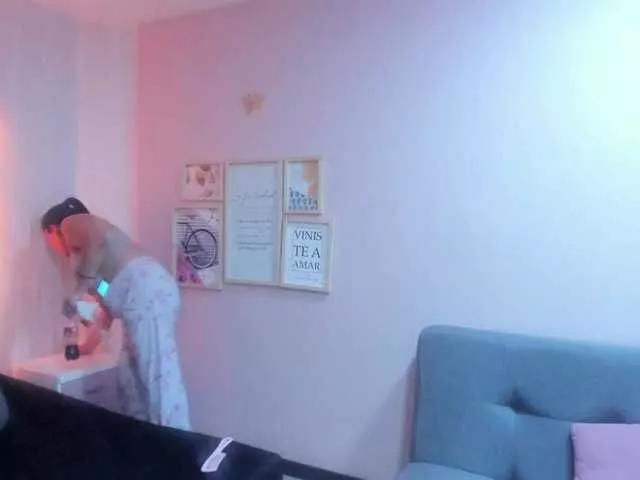 Girls free live sex cams: Check out the satisfaction of typing and cam2cam with our sensual livestreamers, who will teach you all about temptation and desires with their smoking hot physiques.