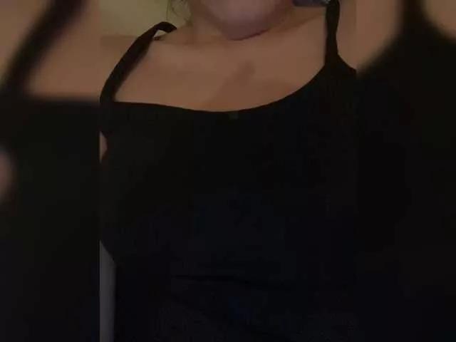 MILKIWAYSEX23 from BongaCams is Freechat
