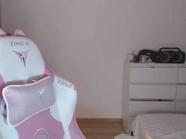 Girls free live sex cams: Check out the satisfaction of typing and cam2cam with our sensual livestreamers, who will teach you all about temptation and desires with their smoking hot physiques.