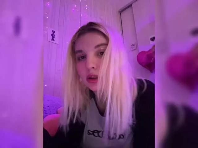 Girls free live sex cams: Check out the satisfaction of typing and cam2cam with our sensual livestreamers, who will teach you all about temptation and desires with their smoking hot physiques.