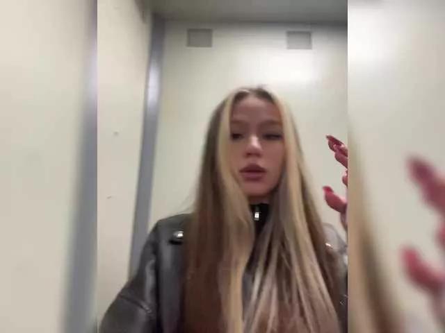 Girls free live sex cams: Check out the satisfaction of typing and cam2cam with our sensual livestreamers, who will teach you all about temptation and desires with their smoking hot physiques.