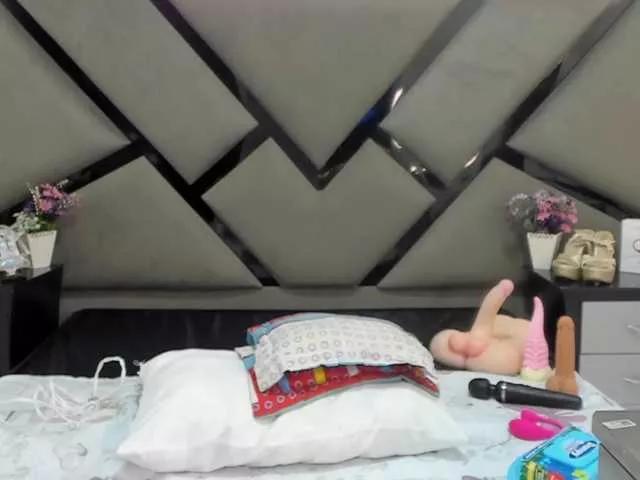 Naomi-93 from BongaCams is Freechat
