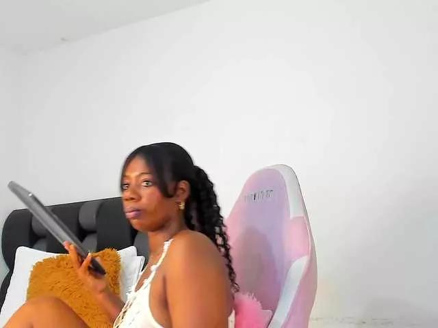 NaomiEmber from BongaCams is Freechat