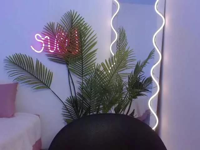 Girls free live sex cams: Check out the satisfaction of typing and cam2cam with our sensual livestreamers, who will teach you all about temptation and desires with their smoking hot physiques.