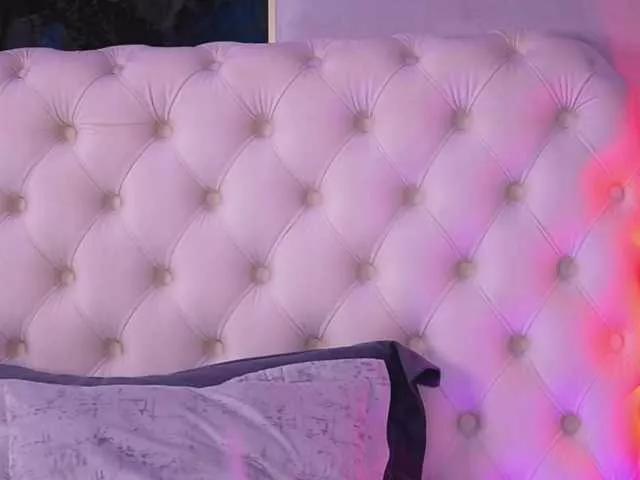 Girls free live sex cams: Check out the satisfaction of typing and cam2cam with our sensual livestreamers, who will teach you all about temptation and desires with their smoking hot physiques.
