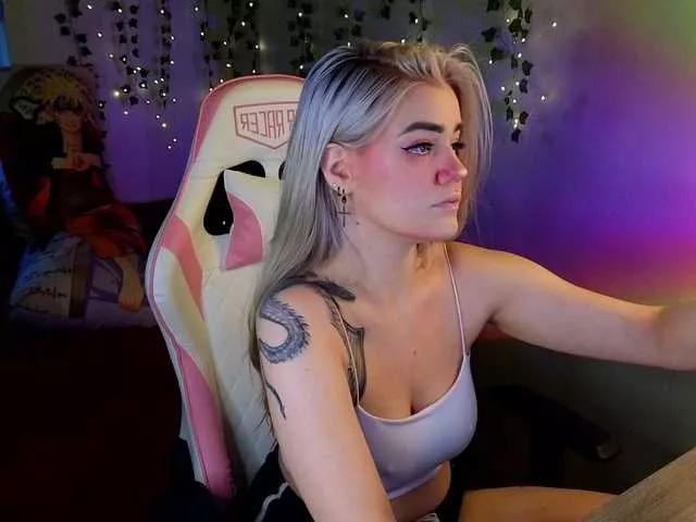 Girls free live sex cams: Check out the satisfaction of typing and cam2cam with our sensual livestreamers, who will teach you all about temptation and desires with their smoking hot physiques.