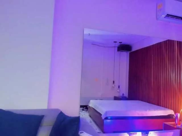 roxana-mill from BongaCams is Freechat