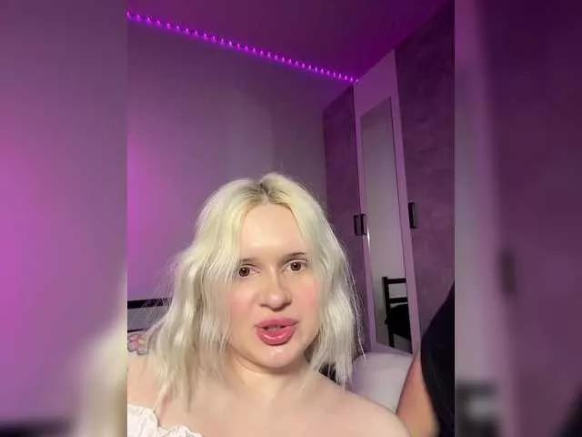 Girls free live sex cams: Check out the satisfaction of typing and cam2cam with our sensual livestreamers, who will teach you all about temptation and desires with their smoking hot physiques.