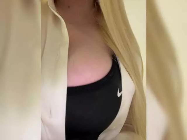 Girls free live sex cams: Check out the satisfaction of typing and cam2cam with our sensual livestreamers, who will teach you all about temptation and desires with their smoking hot physiques.