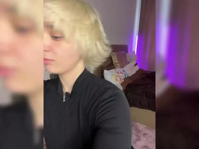 Girls free live sex cams: Check out the satisfaction of typing and cam2cam with our sensual livestreamers, who will teach you all about temptation and desires with their smoking hot physiques.