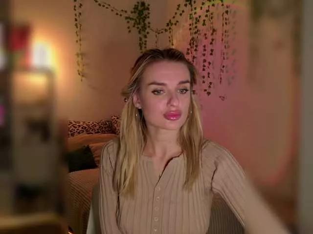 Girls free live sex cams: Check out the satisfaction of typing and cam2cam with our sensual livestreamers, who will teach you all about temptation and desires with their smoking hot physiques.