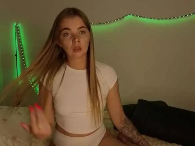 Girls free live sex cams: Check out the satisfaction of typing and cam2cam with our sensual livestreamers, who will teach you all about temptation and desires with their smoking hot physiques.