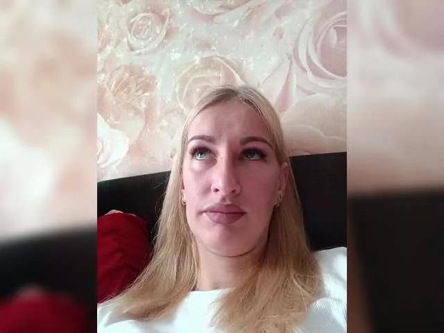 Girls free live sex cams: Check out the satisfaction of typing and cam2cam with our sensual livestreamers, who will teach you all about temptation and desires with their smoking hot physiques.