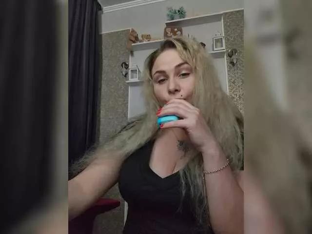 YourFunnyBlondiee from BongaCams is Freechat