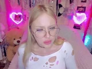 Girls free live sex cams: Check out the satisfaction of typing and cam2cam with our sensual livestreamers, who will teach you all about temptation and desires with their smoking hot physiques.