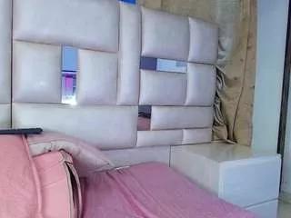 emmacurvy from CamSoda is Freechat