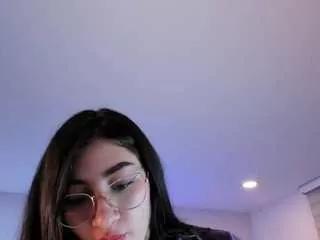 emyy-rosse from CamSoda is Freechat