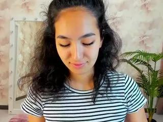flirty-aura from CamSoda is Freechat