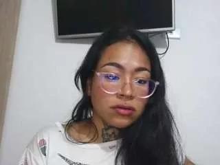 honeyblue-e from CamSoda is Freechat