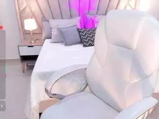 issi-loren from CamSoda is Freechat