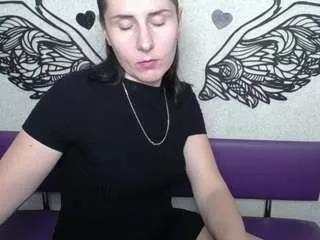 karinaswannest from CamSoda is Freechat