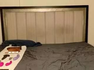 Girls free live sex cams: Check out the satisfaction of typing and cam2cam with our sensual livestreamers, who will teach you all about temptation and desires with their smoking hot physiques.