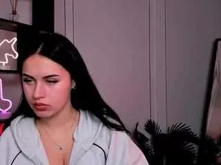 laura-sween from CamSoda is Freechat