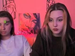 lola-swon from CamSoda is Freechat