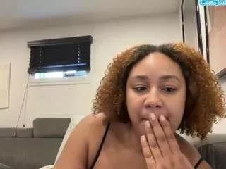 lolaskyyjuicy from CamSoda is Freechat