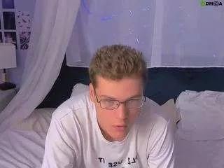 lucas-long from CamSoda is Freechat