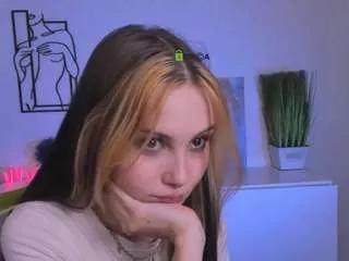 luna-tin from CamSoda is Freechat